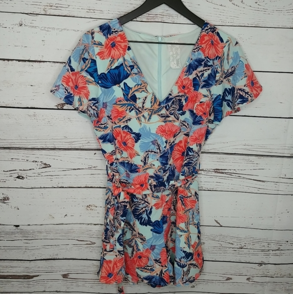 Sadie‎ & Sage Tropical Floral Belted Shorts Romper